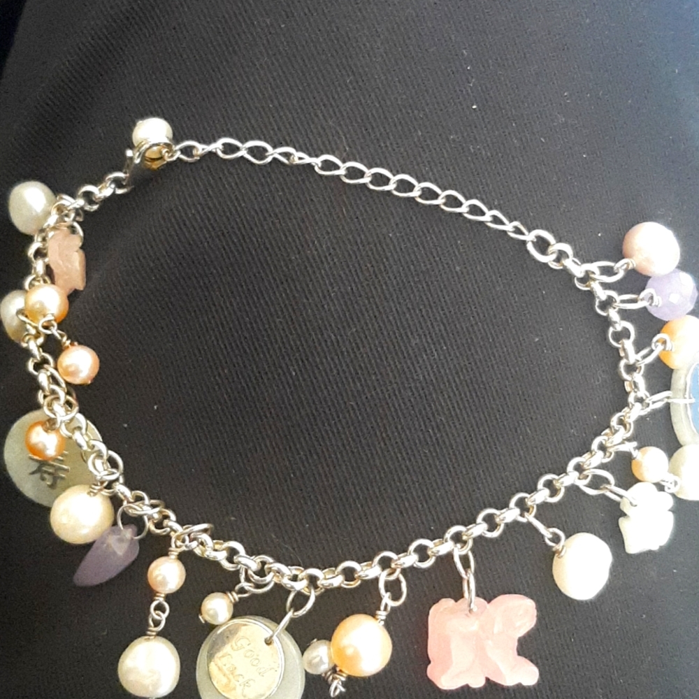 Beautiful sterling, jade & pearl bracelet